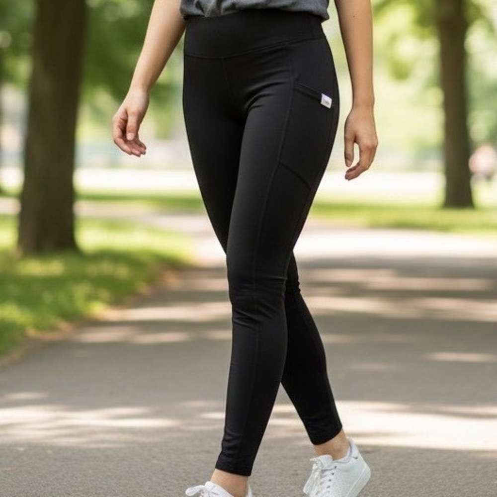 Vuori Daily Leggings Black High Rise Pocket 7/8 Length Yoga Pants Womens Size S